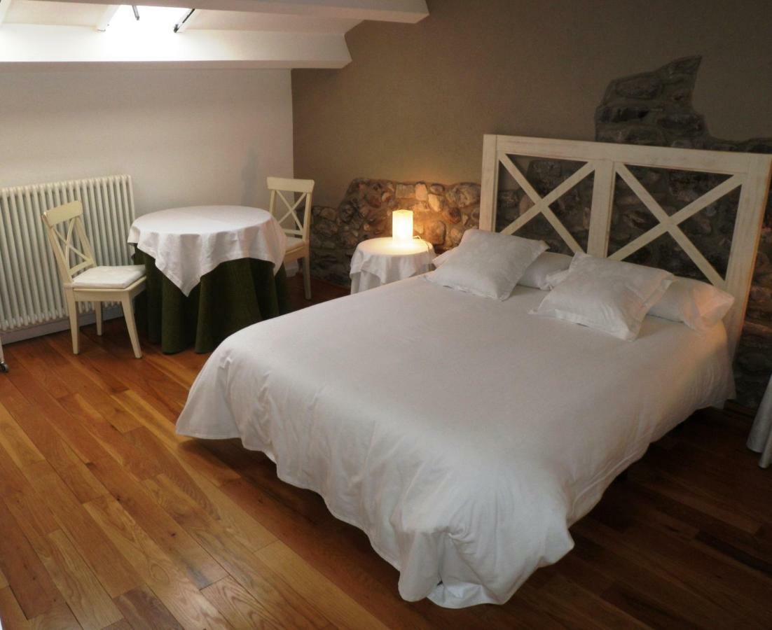 El Castell De La Pobla De Lillet (Adults Only) Villa Buitenkant foto