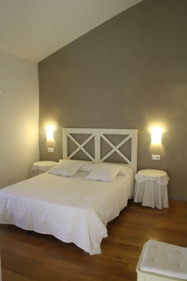 El Castell De La Pobla De Lillet (Adults Only) Villa Buitenkant foto